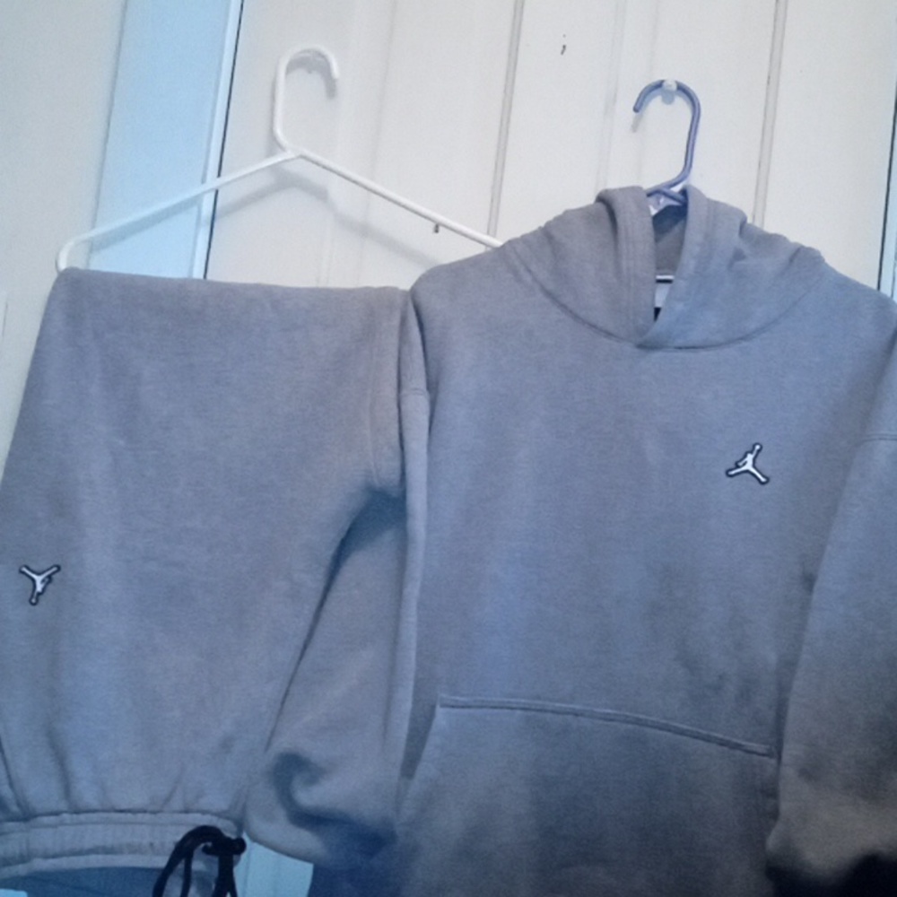 Jordan Heather grey xl sweatshirt n sweatpants gently worn twice 🔥🔥